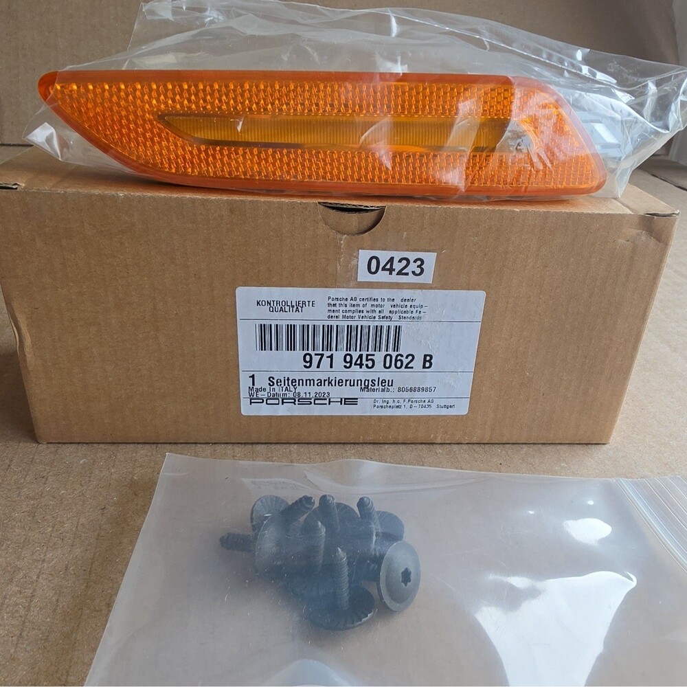 New Porsche Panamera Front Right Side Marker Light Lamp OEM 971945062B
